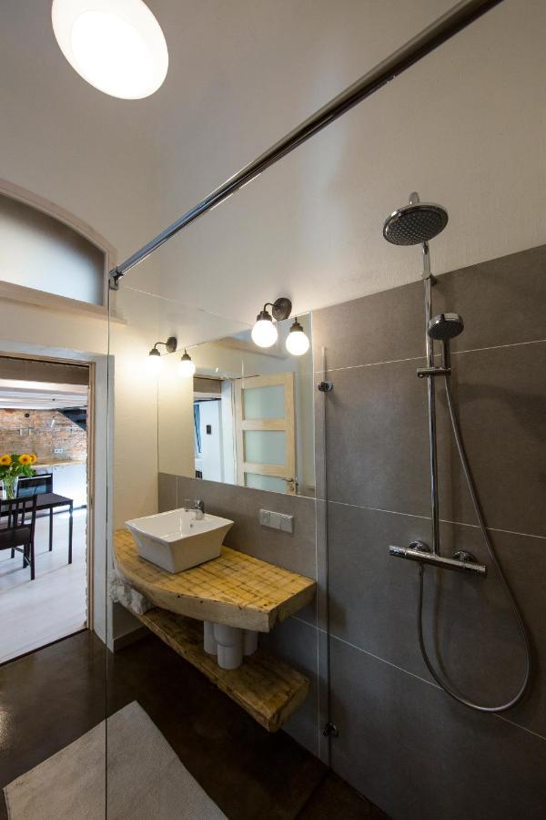 Stylish Studio Apartment In The Heart Of Рига Екстериор снимка